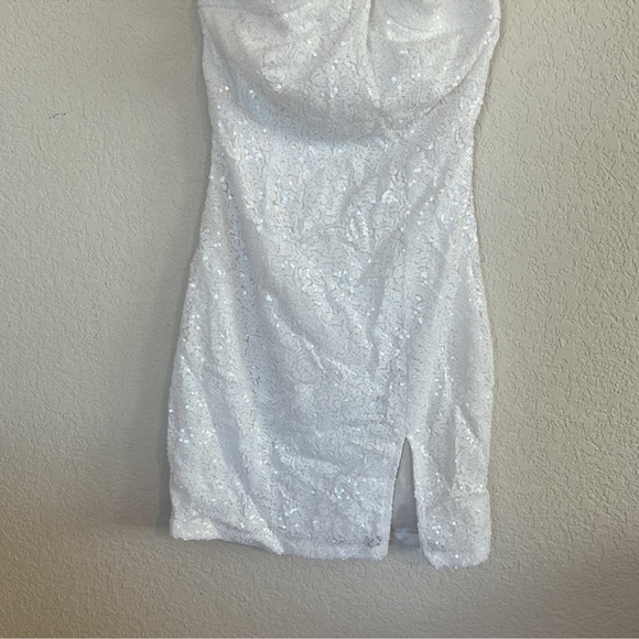 New SUPERDOWN Cicely Mini Dress in White one shoulder - Picture 5 of 9